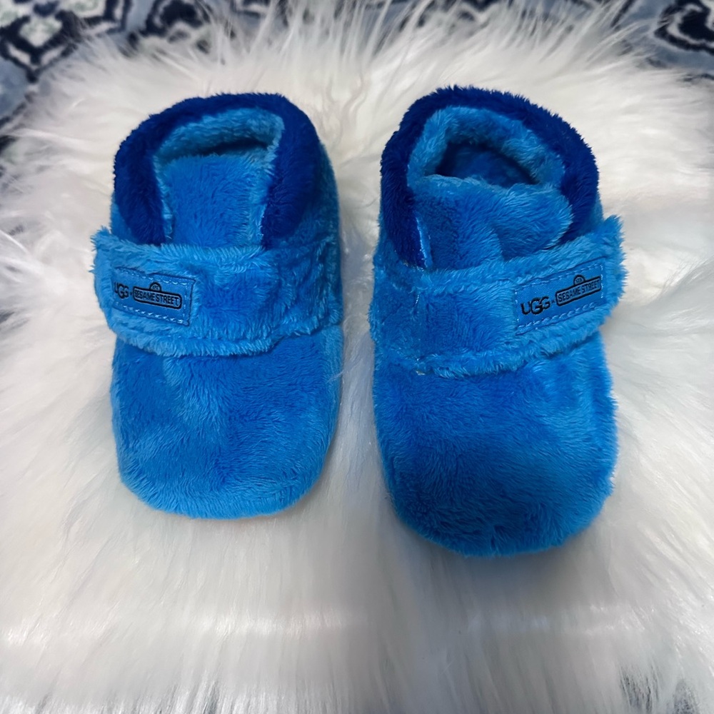 UGG Infant winter booties sesame street blue Cookie Monster 12-18mnths no box